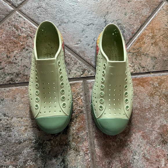 Native Shoes unisex design M5 or W7 slip on water shoes - Picture 2 of 10